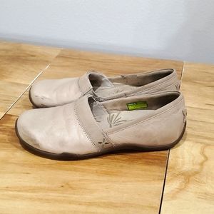 Ahnu Women shoes loafer sandals hiking casual lightweight sz 8 beige